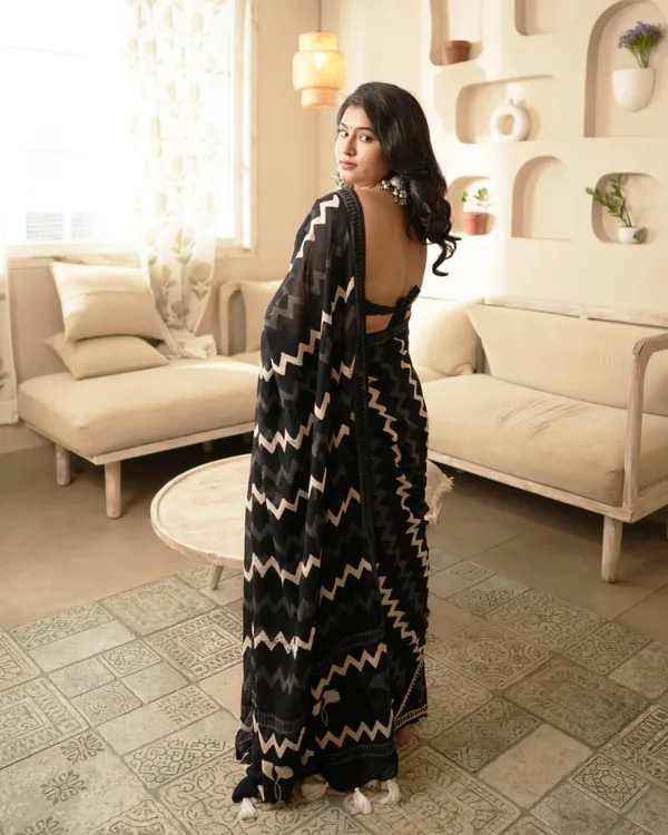 Multicolour_Cotton_Wave_Hblock_Print_Moonga_Saree_With_Tassels_For_Women